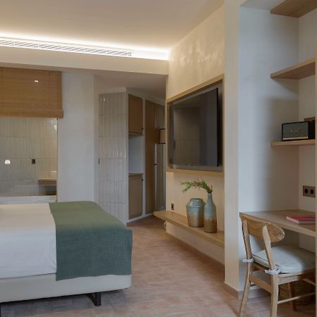 Cala San Miguel Ibiza Resort, Adults Only, Curio Collection By Hilton Port de Sant Miguel Dış mekan fotoğraf Deluxe Room