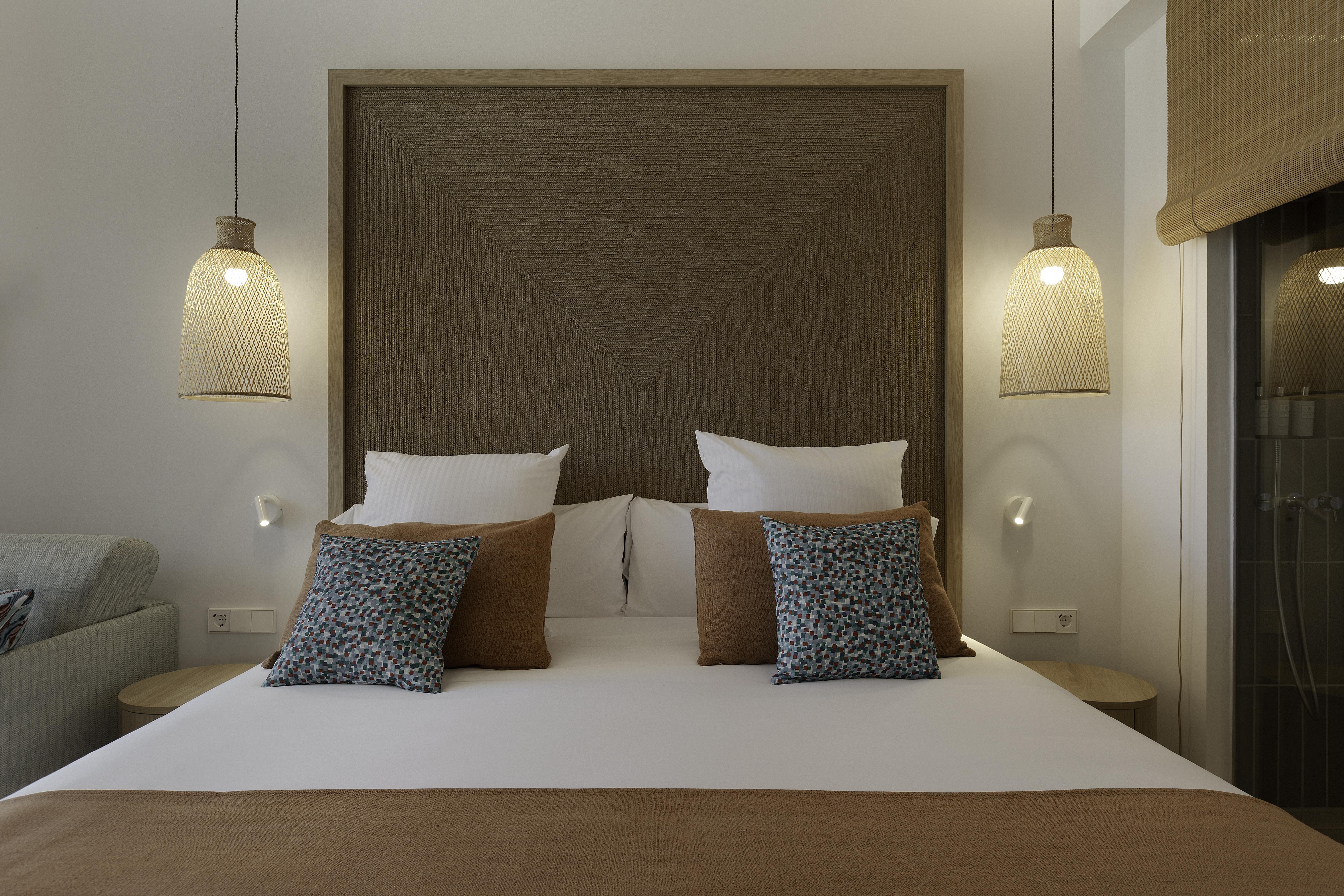 Cala San Miguel Ibiza Resort, Adults Only, Curio Collection By Hilton Port de Sant Miguel Dış mekan fotoğraf A bedroom at the hotel