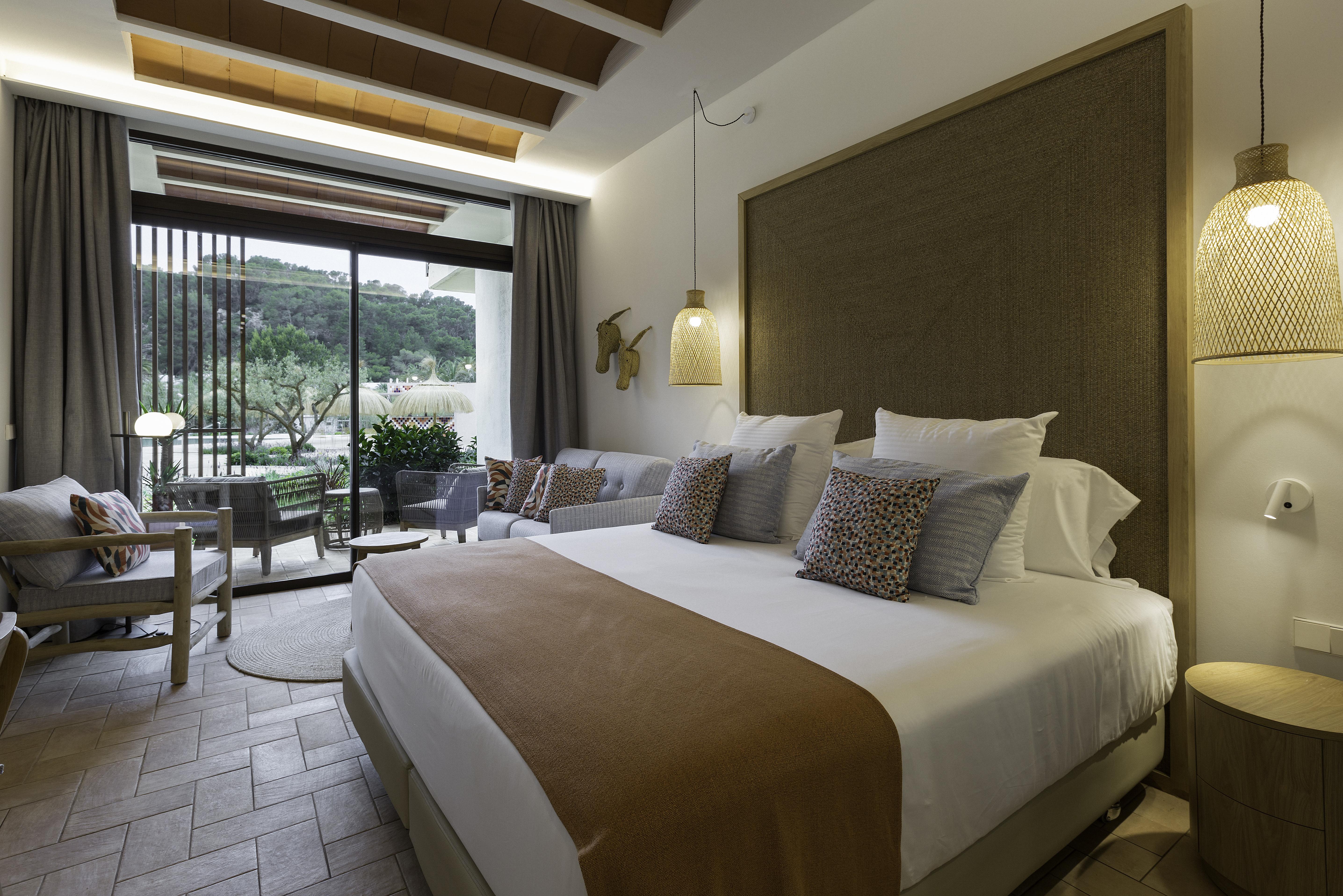 Cala San Miguel Ibiza Resort, Adults Only, Curio Collection By Hilton Port de Sant Miguel Dış mekan fotoğraf Deluxe Room