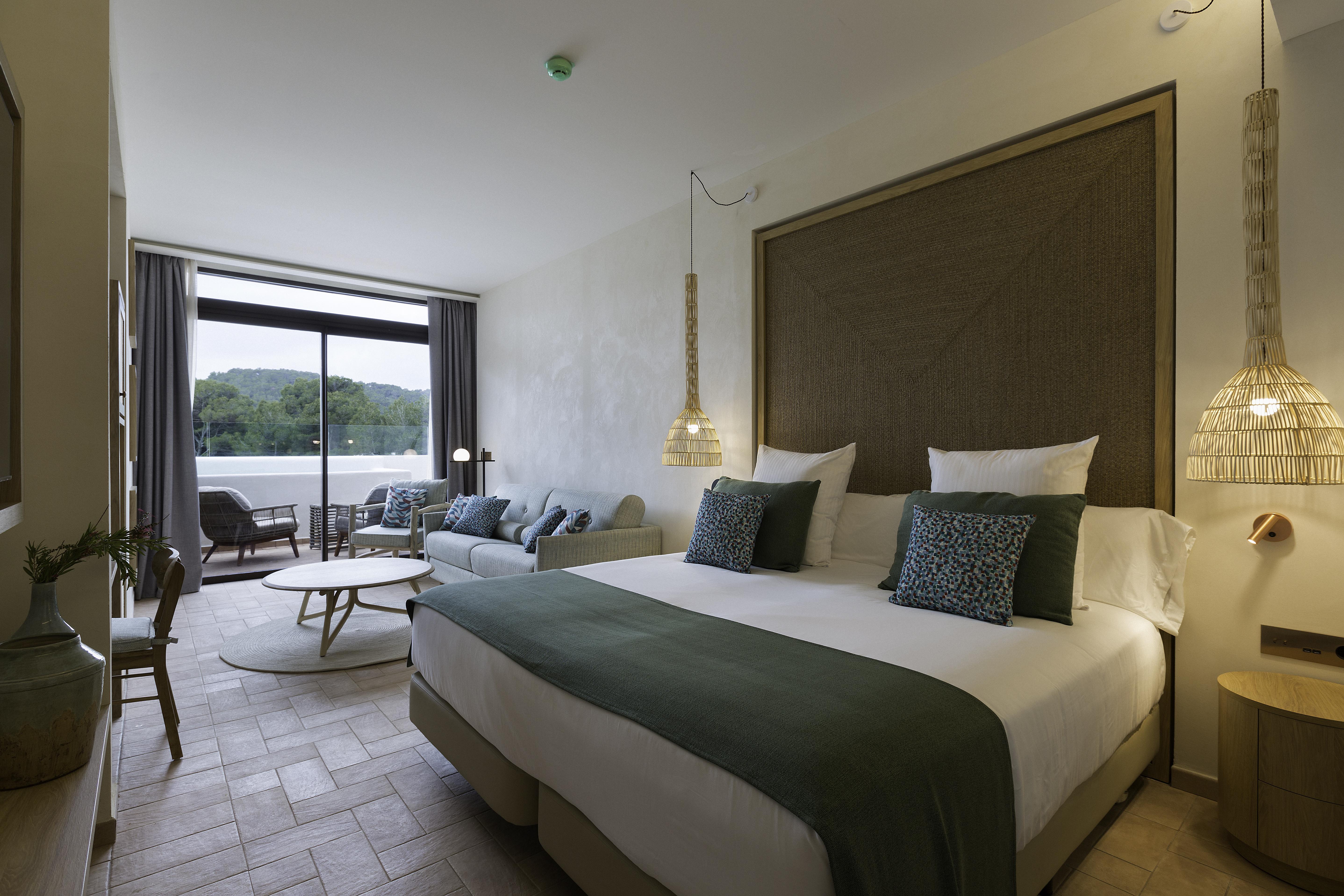 Cala San Miguel Ibiza Resort, Adults Only, Curio Collection By Hilton Port de Sant Miguel Dış mekan fotoğraf Deluxe room
