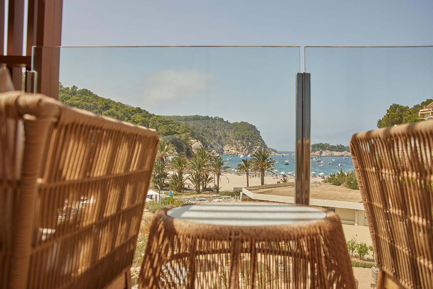 Cala San Miguel Ibiza Resort, Adults Only, Curio Collection By Hilton Port de Sant Miguel Dış mekan fotoğraf View of the beach from the hotel