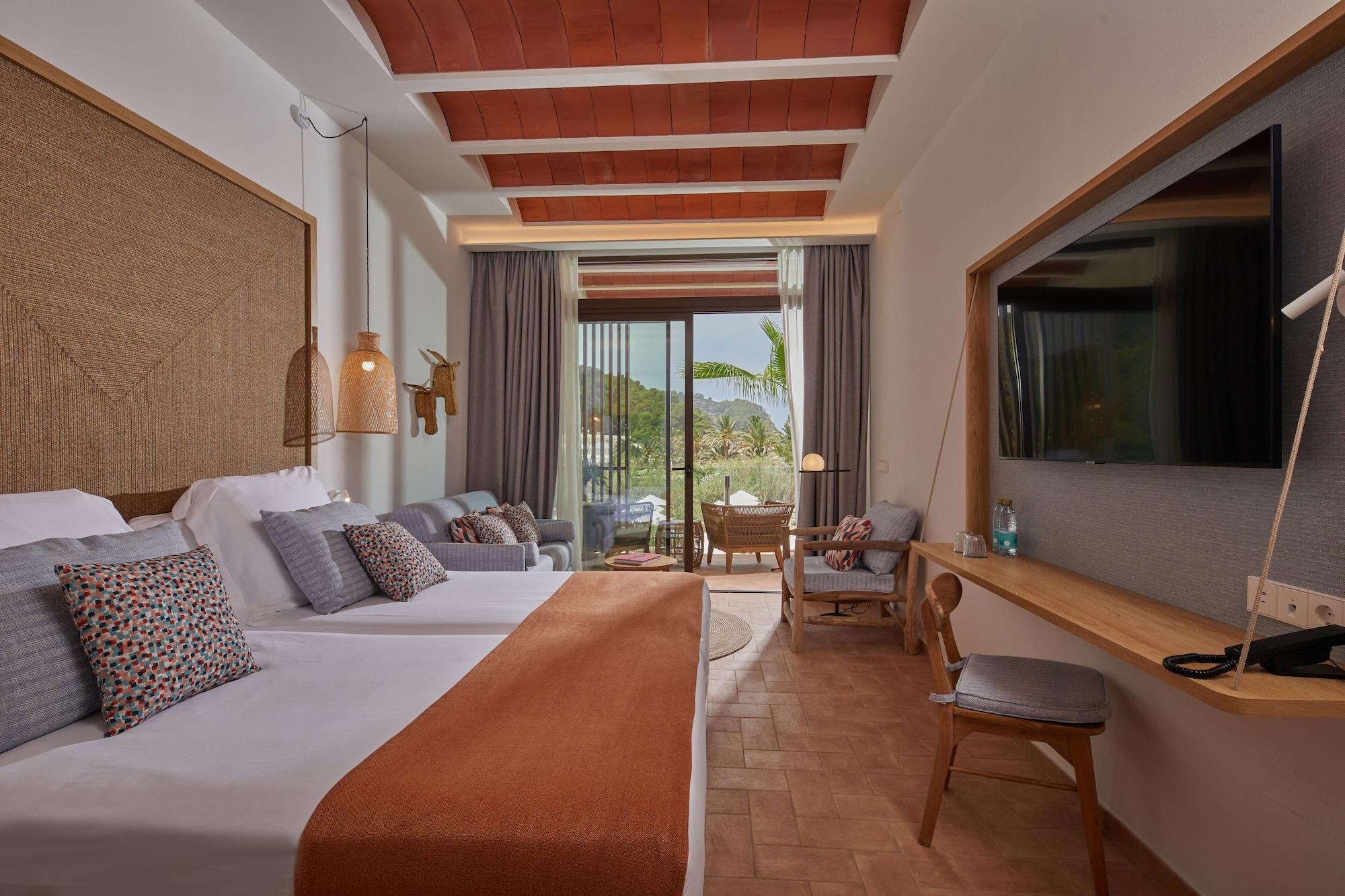 Cala San Miguel Ibiza Resort, Adults Only, Curio Collection By Hilton Port de Sant Miguel Dış mekan fotoğraf Deluxe room