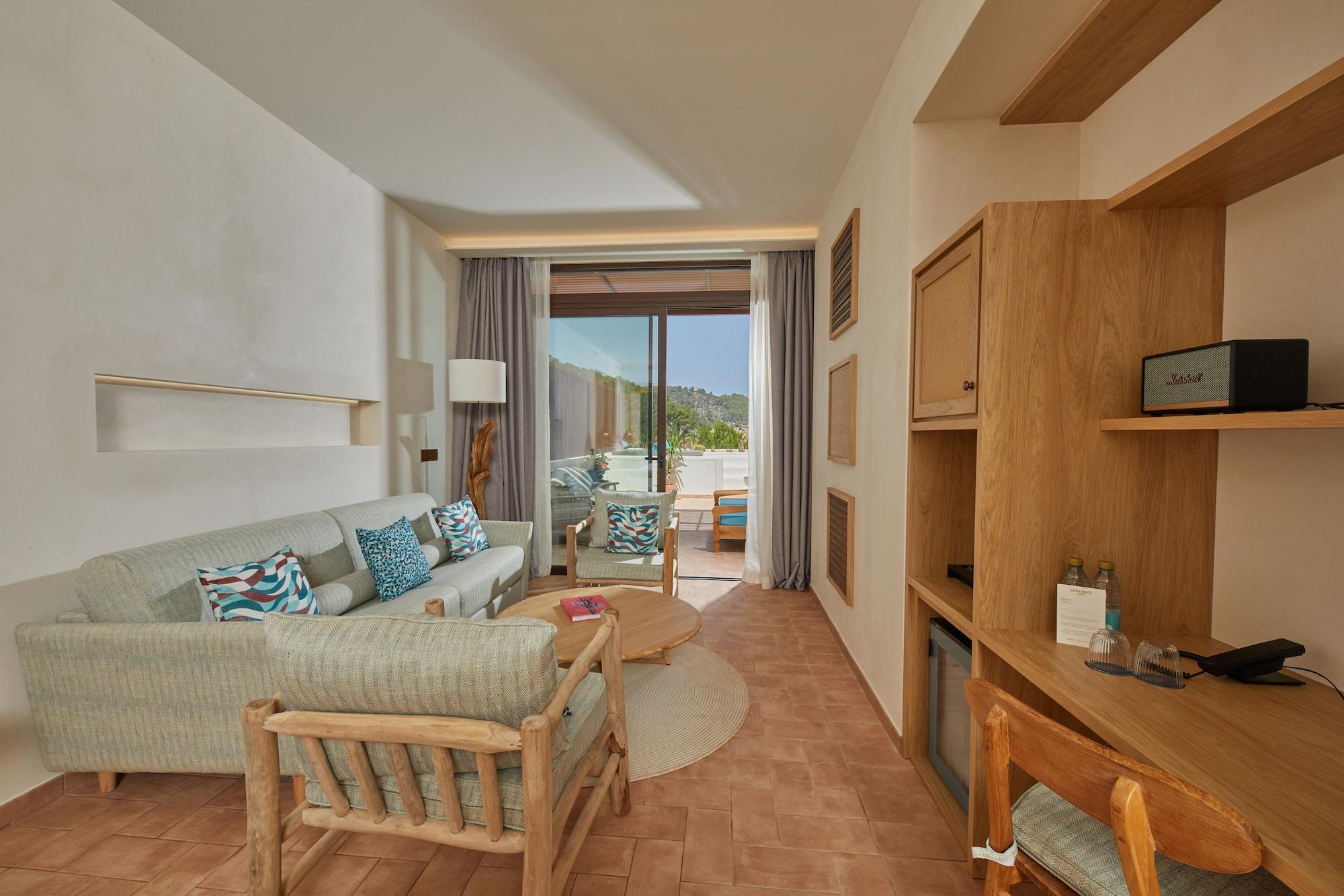 Cala San Miguel Ibiza Resort, Adults Only, Curio Collection By Hilton Port de Sant Miguel Dış mekan fotoğraf A room at the hotel