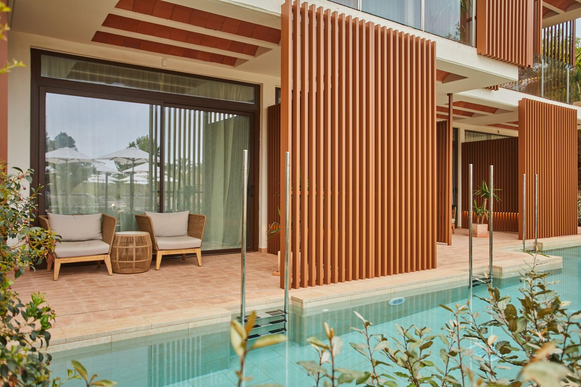 Cala San Miguel Ibiza Resort, Adults Only, Curio Collection By Hilton Port de Sant Miguel Dış mekan fotoğraf A private pool at the hotel