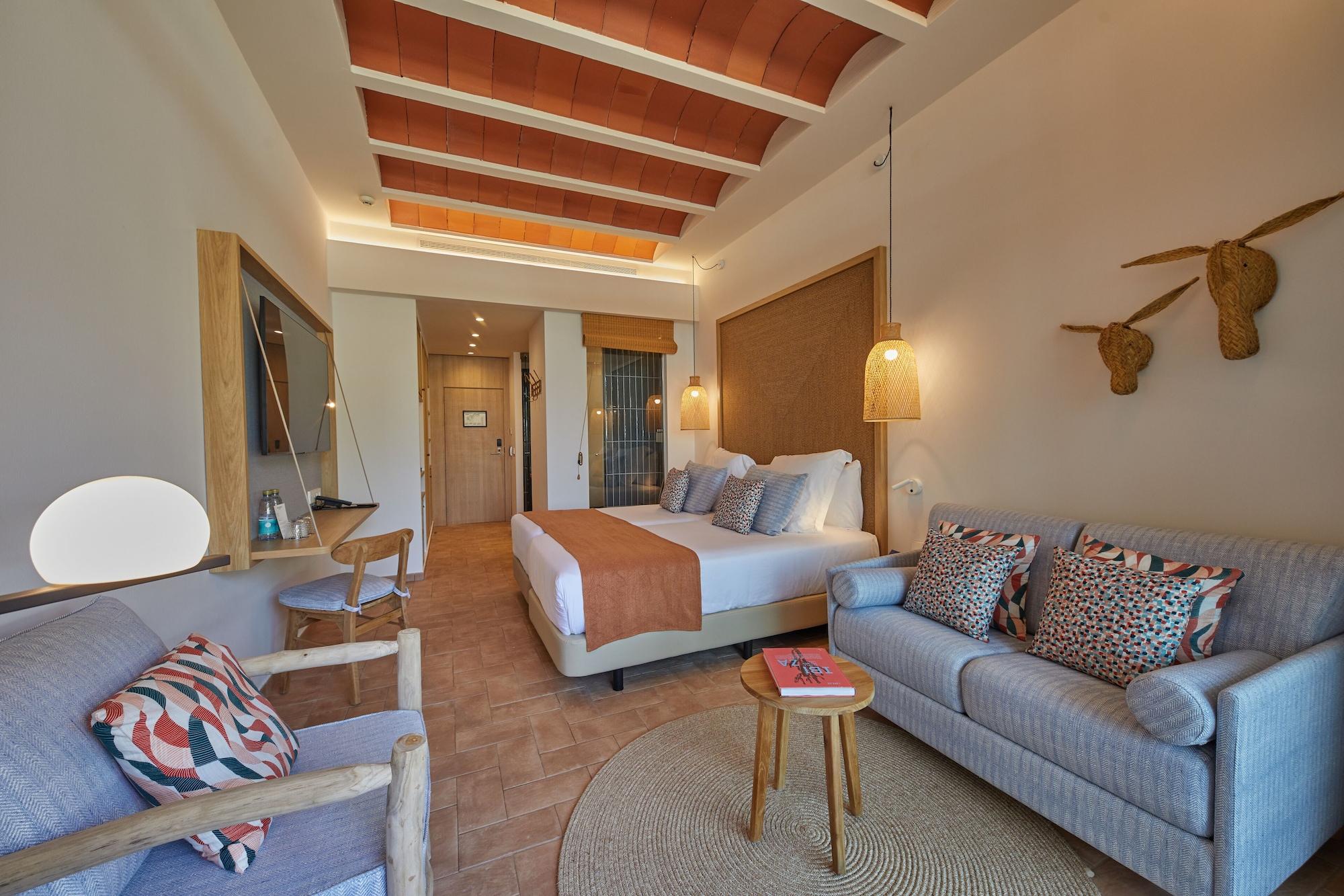 Cala San Miguel Ibiza Resort, Adults Only, Curio Collection By Hilton Port de Sant Miguel Dış mekan fotoğraf Deluxe Room