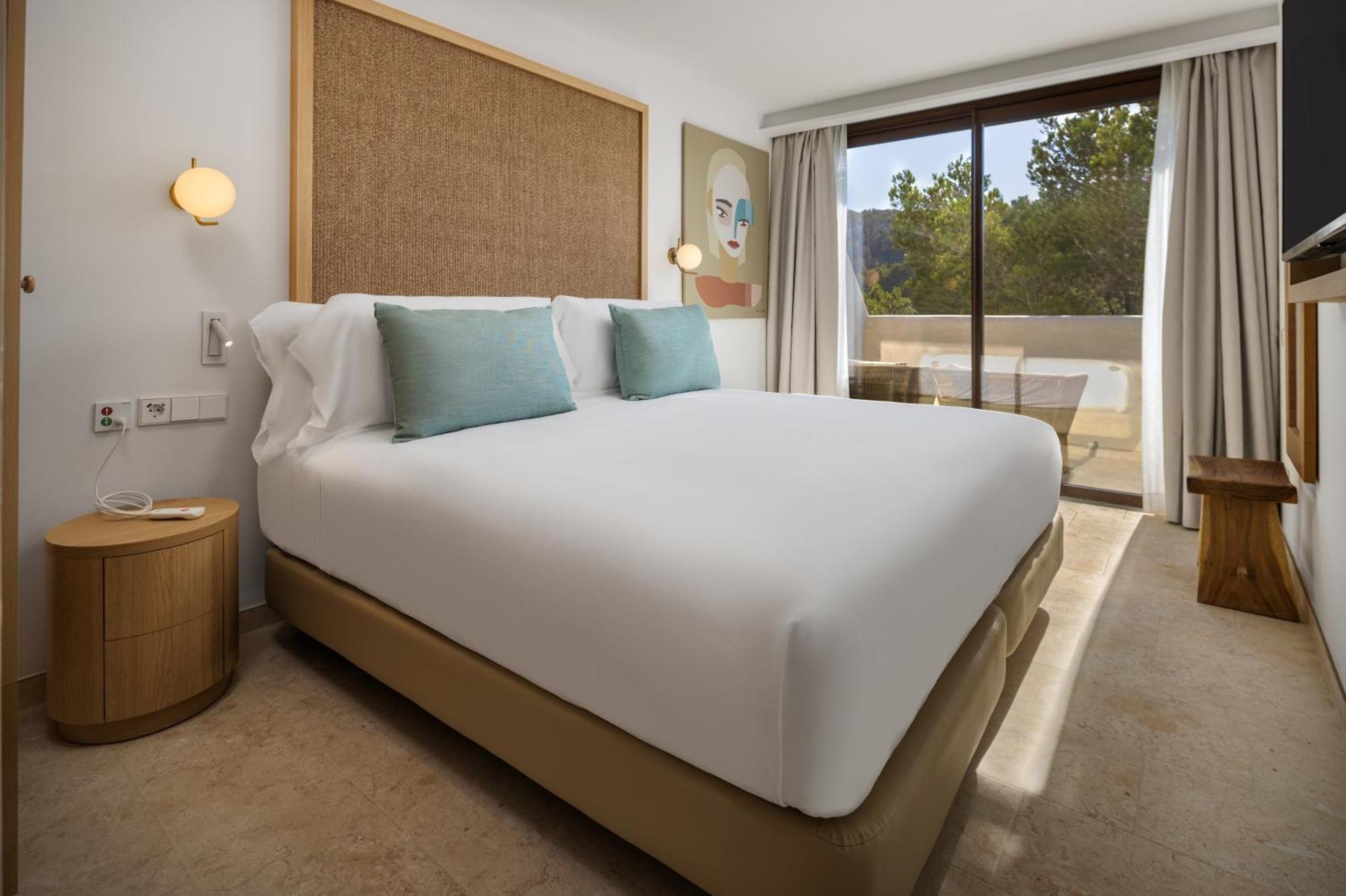 Cala San Miguel Ibiza Resort, Adults Only, Curio Collection By Hilton Port de Sant Miguel Dış mekan fotoğraf