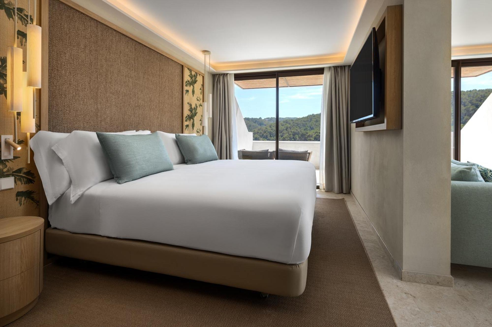 Cala San Miguel Ibiza Resort, Adults Only, Curio Collection By Hilton Port de Sant Miguel Dış mekan fotoğraf