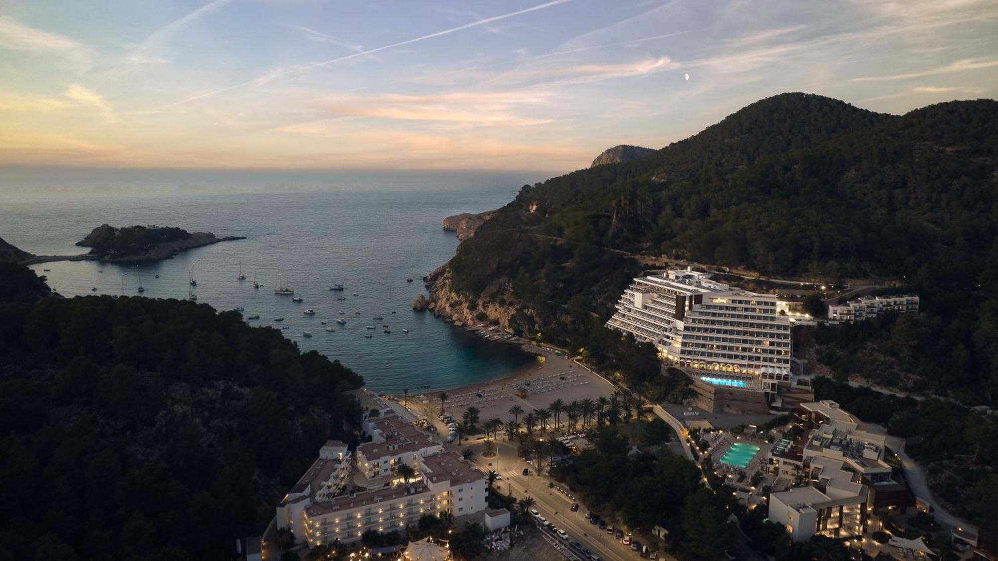 Cala San Miguel Ibiza Resort, Adults Only, Curio Collection By Hilton Port de Sant Miguel Dış mekan fotoğraf